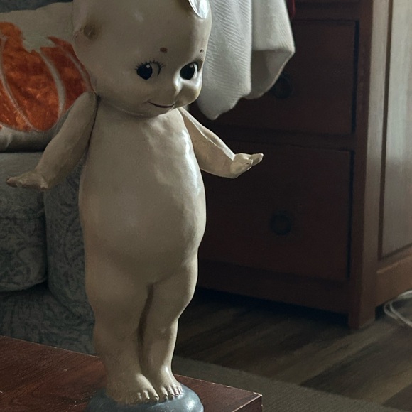 Adorable Cream Doll with Sweet Expression - Picture 2 of 9